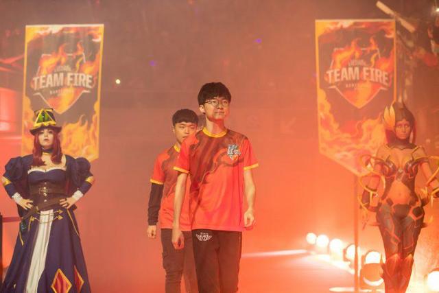 输出窗口被 输出窗口被